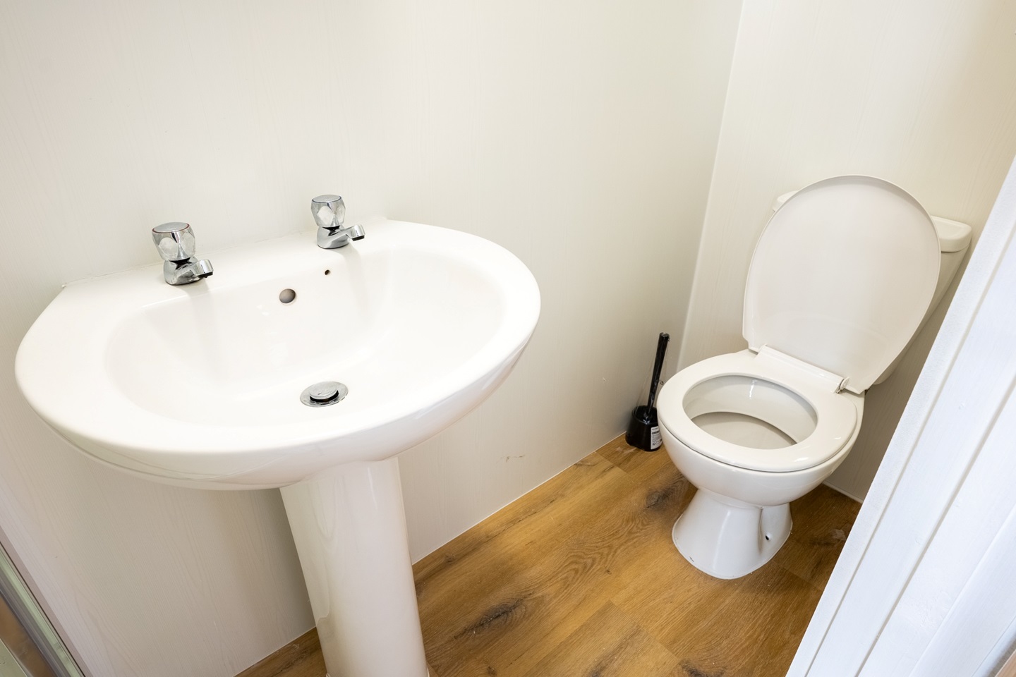 London Room in a Shared House, Atkinson Road, E16 To Rent Now for £