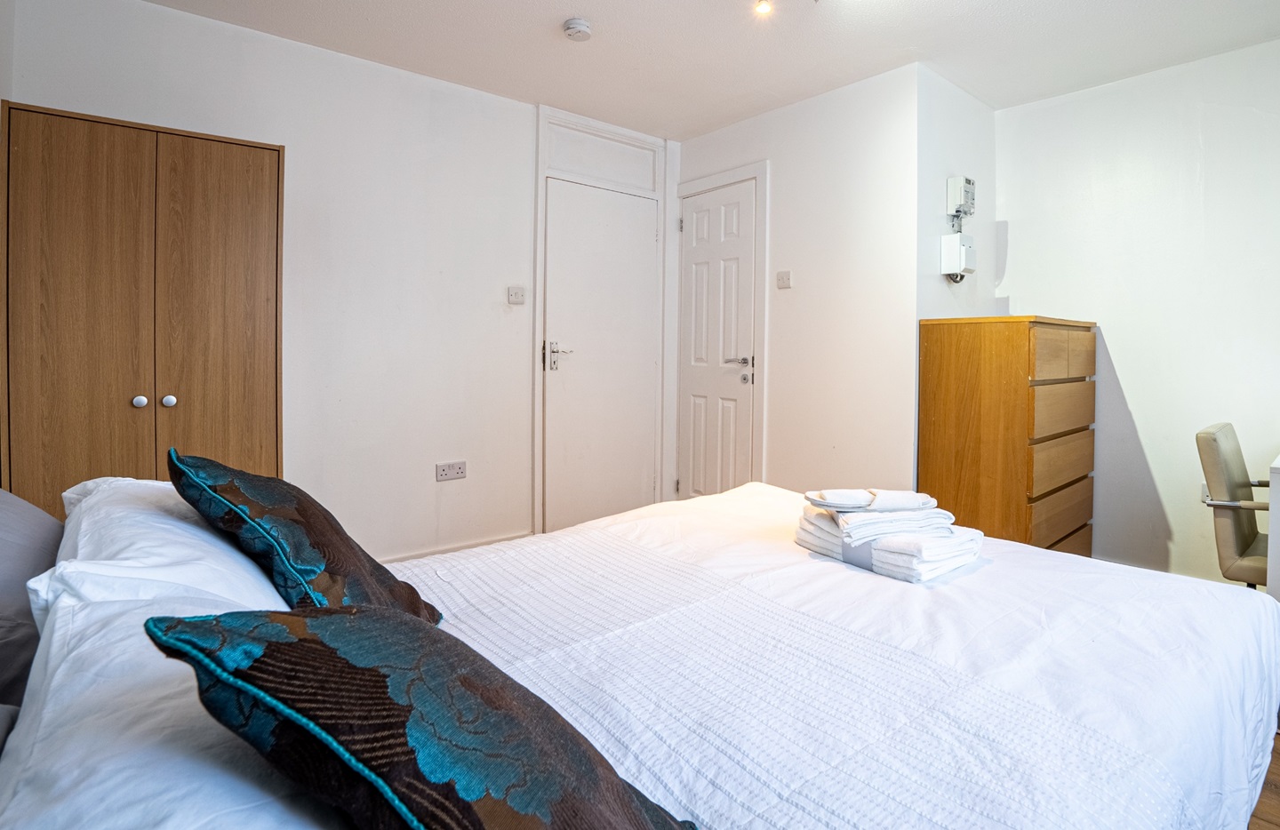 London Room in a Shared House, Atkinson Road, E16 To Rent Now for £