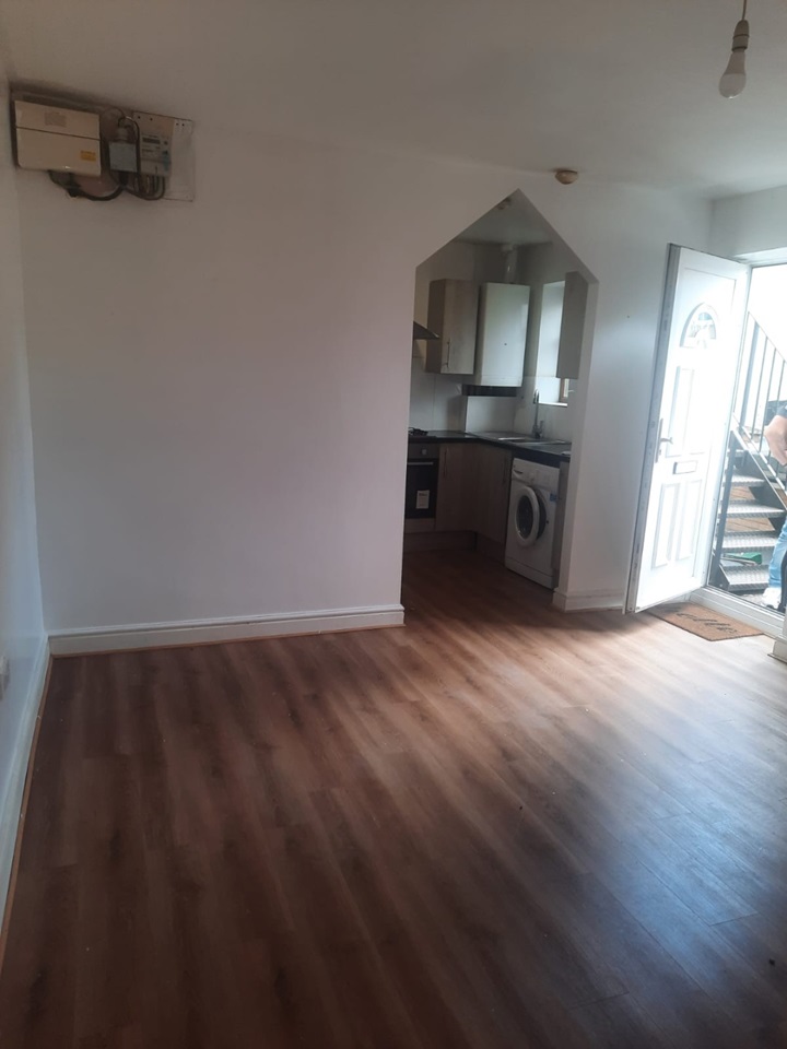 Ilford 1 Bed Flat, Ilford Lane, IG1 To Rent Now for £1,400.00 p/m