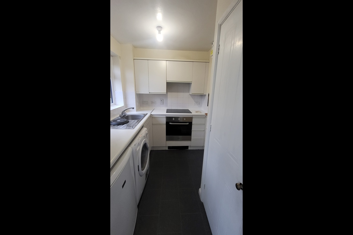 Maidenhead Studio Flat, Corfe Place, SL6 To Rent Now for £1,000.00 p/m