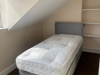 Room in a Shared House, Kingston Road, TW11