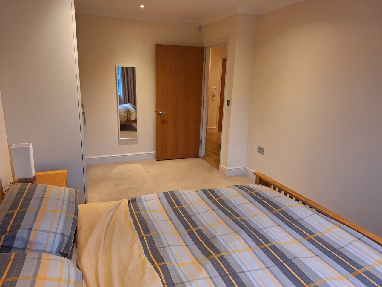 Egham 1 Bed Flat, Victoria Street, TW20 To Rent Now for £1,250.00 p/m