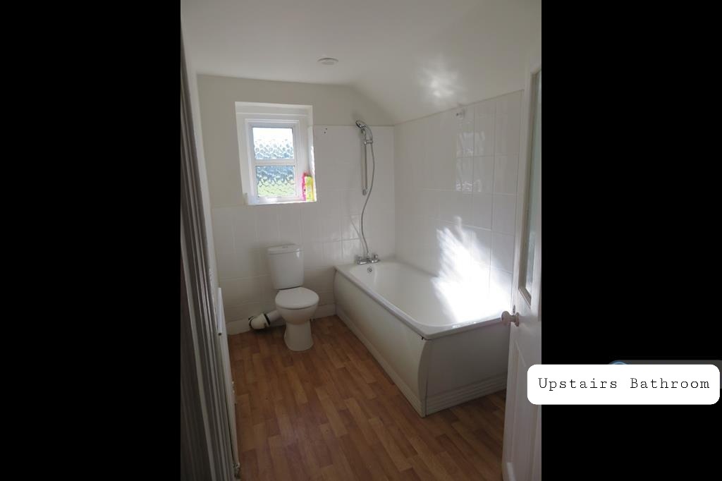 Wormley, Godalming Room in a Shared House, Petworth Road, GU8 To