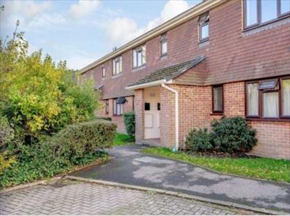 1 Bed Flat, Robyns Way, TN8