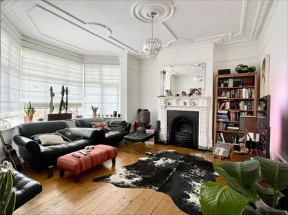 5 Bed Terraced House, St Albans Crescent, IG8