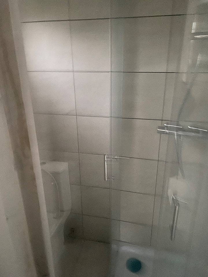 London Bedsit, Danemead Grove, UB5 To Rent Now for £950.00 p/m