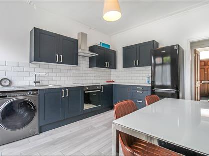 4 Bed Terraced House, Ash View, LS6