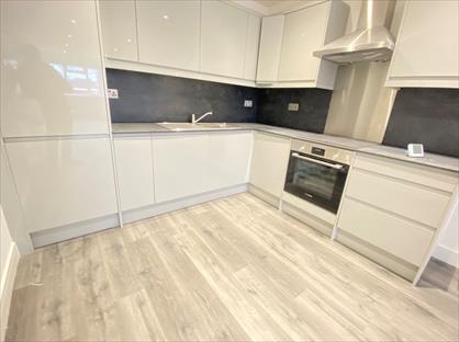 2 Bed Flat, High Street, TW3