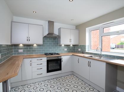 3 Bed Terraced House, Carver Road, DE13
