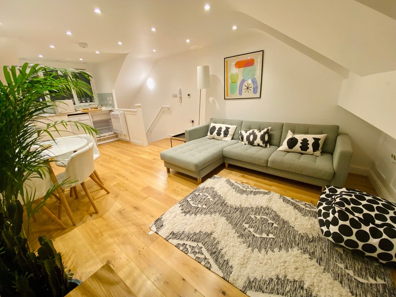 2 Bed Detached House, Armada Place, BS1 photo 3