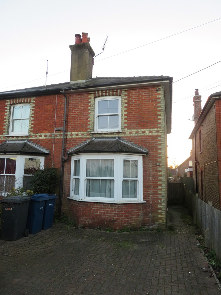 Milford, Godalming 2 Bed SemiDetached House, Chapel Lane, GU8 To