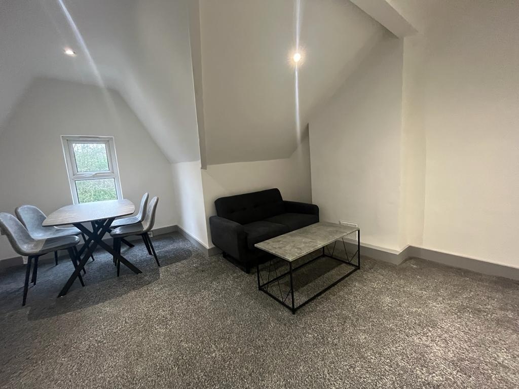 1 Bed Flat, Harehills Avenue, LS8, N1 7GU