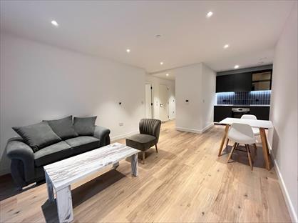 1 Bed Flat, Iris House, UB1