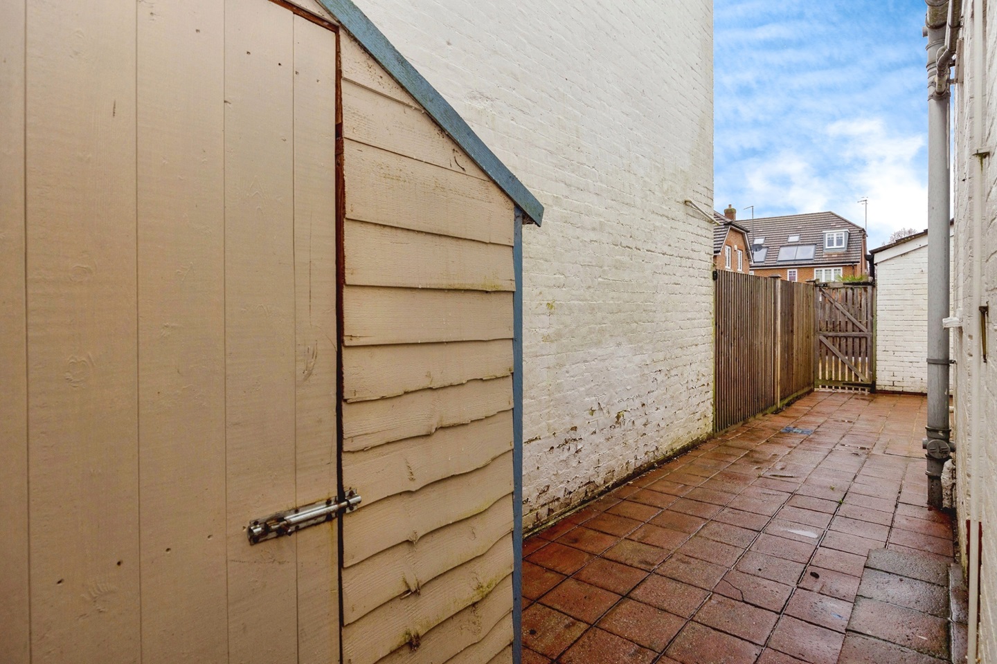 Shalford, Guildford 3 Bed Terraced House, Kings Road, GU4 To Rent