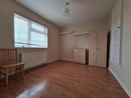 3 Bed Maisonette, Livermere Court, E8