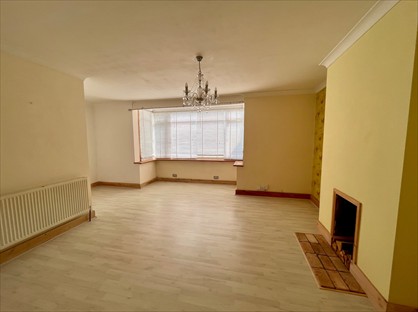 2 Bed Flat, Cliff Road, BN2