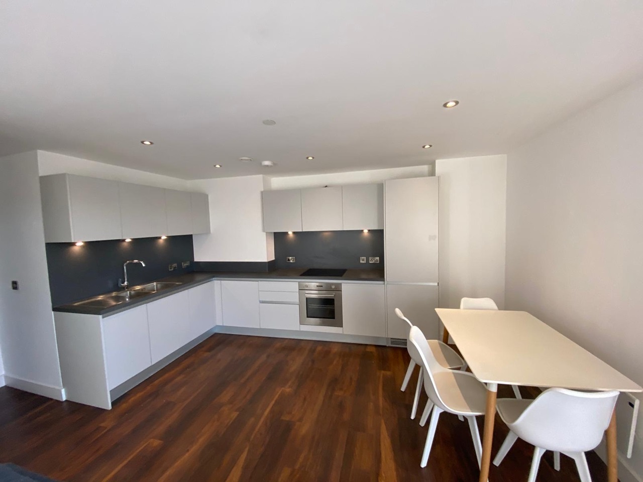 Salford 2 Bed Flat, Block D Wilburn Basin, M5 To Rent Now for £