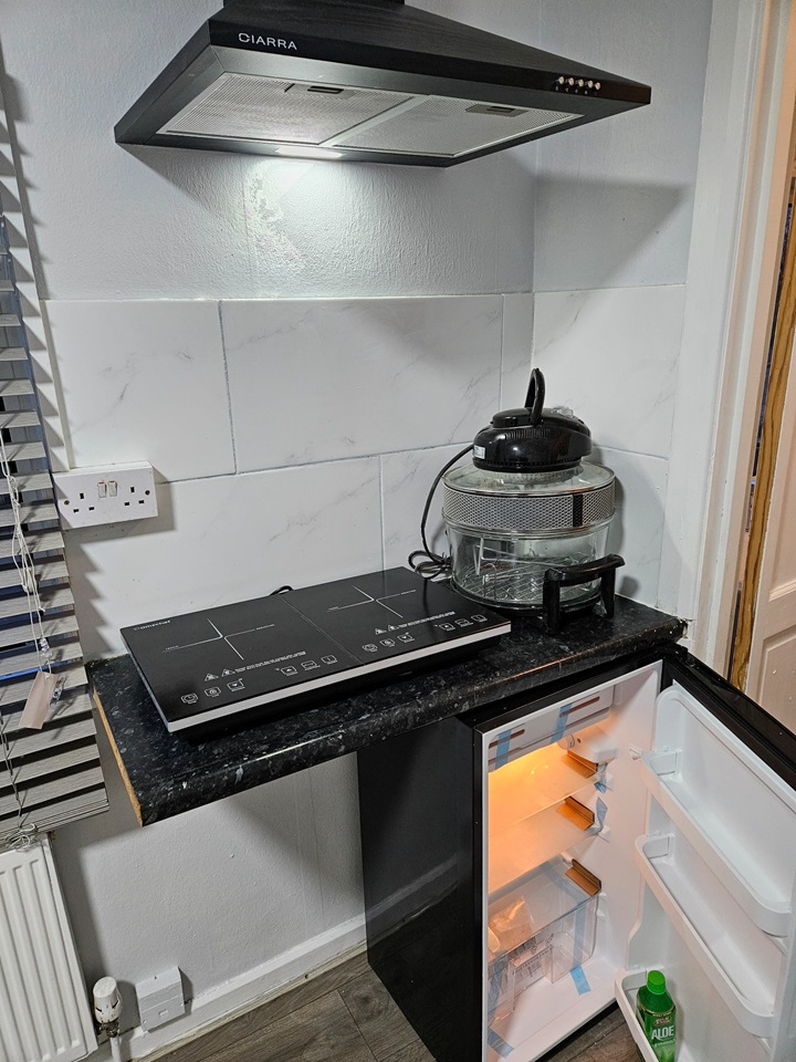 Edgware Studio Flat, Whitchurch Avenue, HA8 To Rent Now for £1,300.