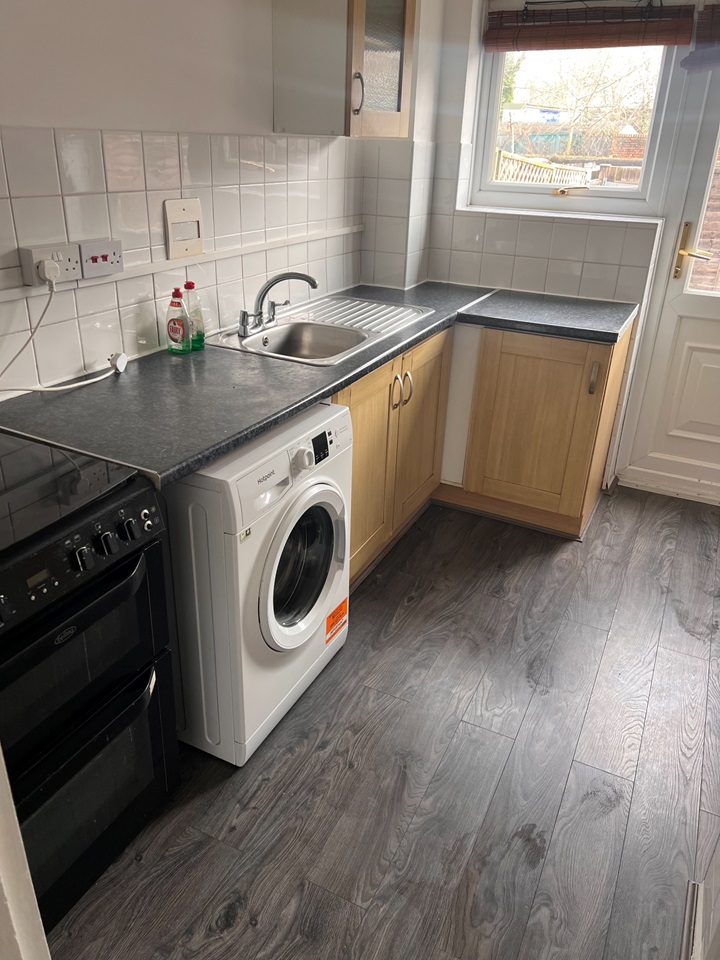 Redhill 3 Bed Terraced House, Redhill, RH1 To Rent Now for £1,950.