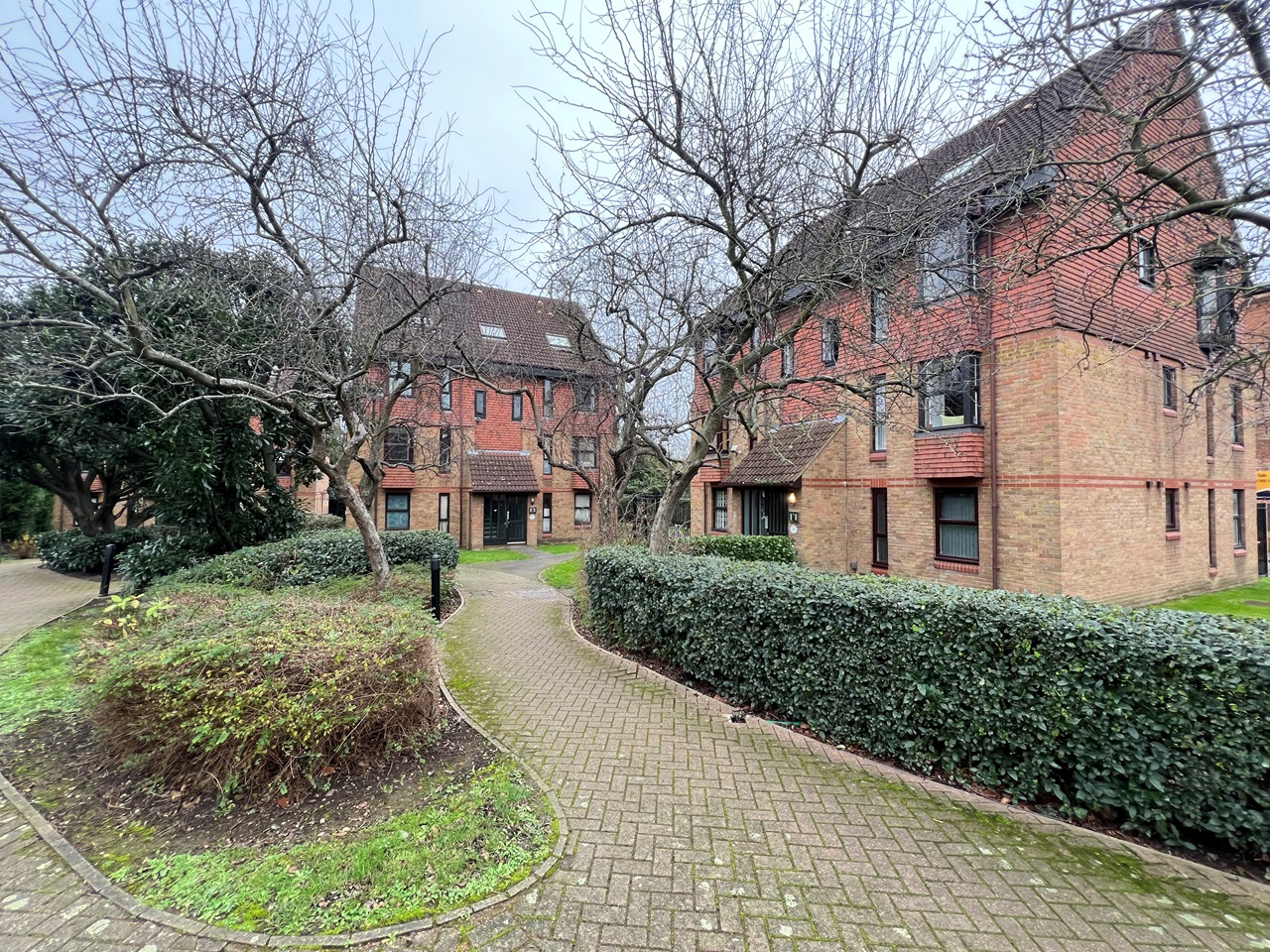 London Studio Flat, Bethnal Green, E1 To Rent Now for £1,400.00 p/m