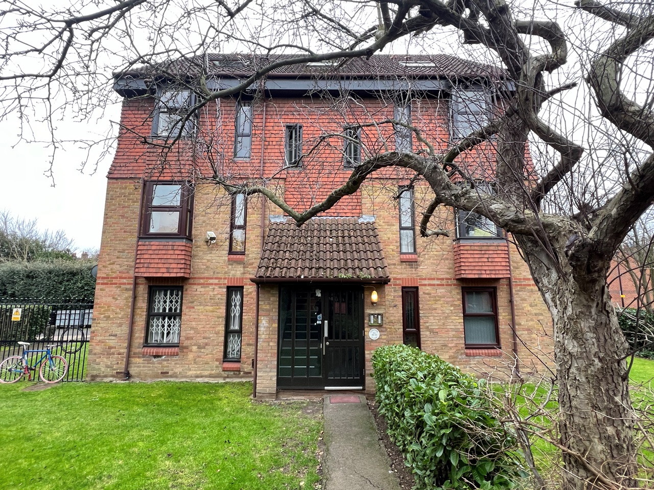 London Studio Flat, Bethnal Green, E1 To Rent Now for £1,400.00 p/m