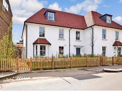 1 Bed Flat, Hatchlands Road, RH1