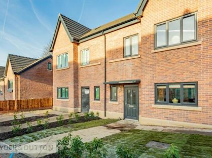 4 Bed Semi-Detached House, Micklehurst Road, OL5