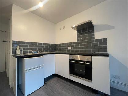 Studio Flat, Kember Street, N1