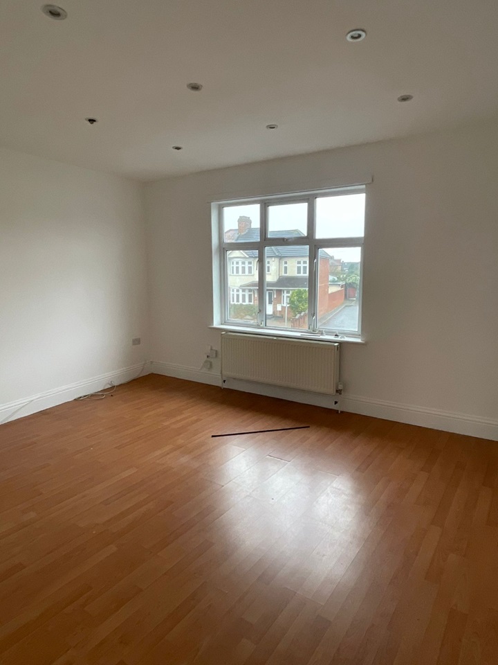 Rainham 3 Bed Flat, Upminster Road South, RM13 To Rent Now for £