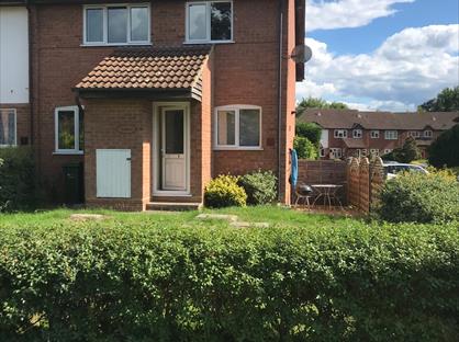 2 Bed End Terrace, Clayhanger, GU4