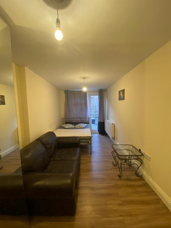 London Room in a Shared House, Denzil Road, NW10 To Rent Now for £