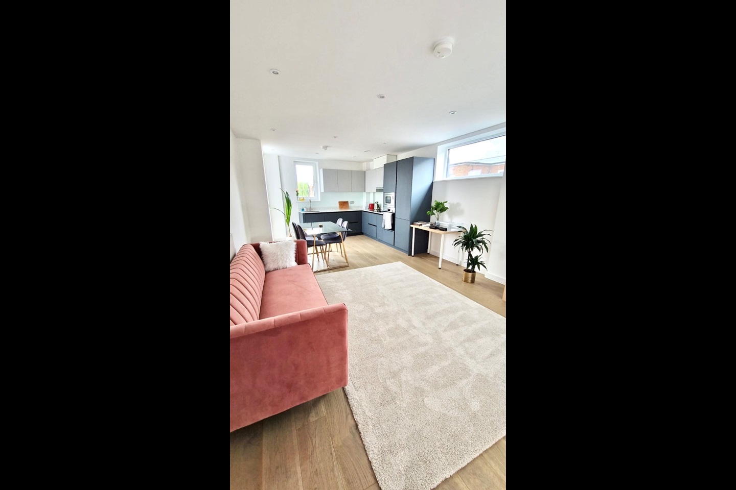 London Room in a Shared Flat, King Street, W3 To Rent Now for £