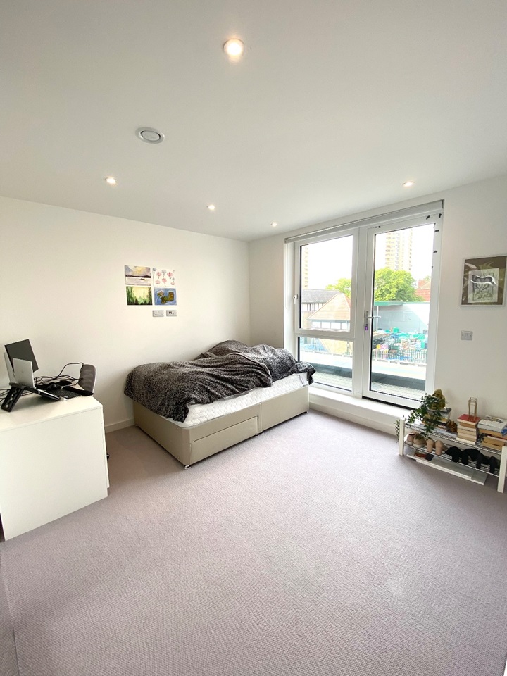 London Room in a Shared Flat, King Street, W3 To Rent Now for £