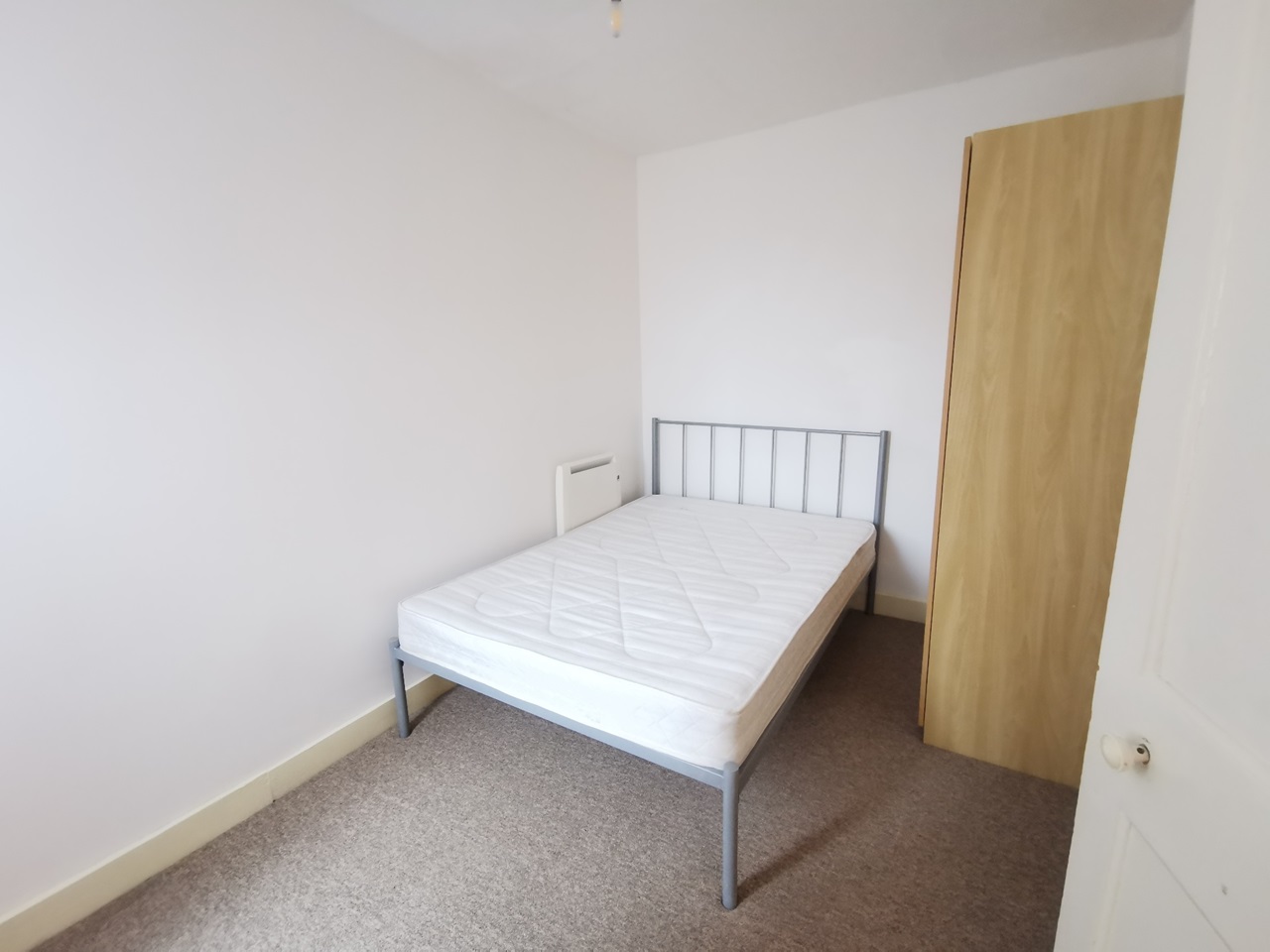 1 Bed Flat, Lincoln Road, RG2 photo 3