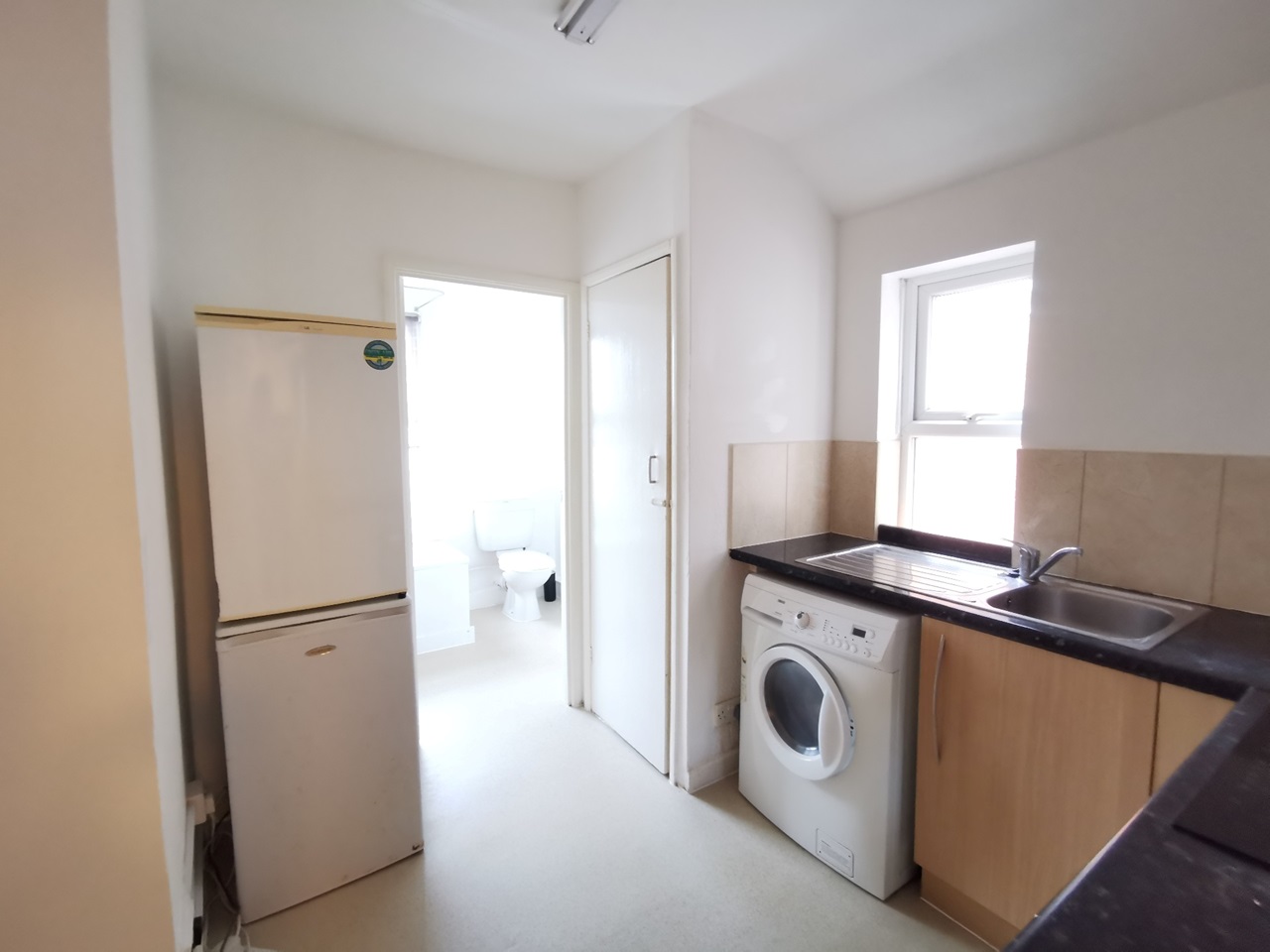 1 Bed Flat, Lincoln Road, RG2 photo 4
