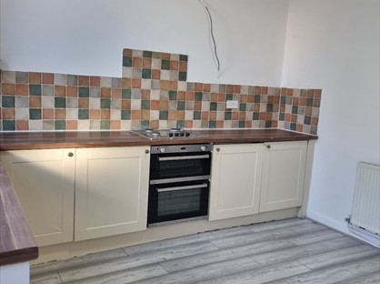 2 Bed Terraced House, Green Street, M24