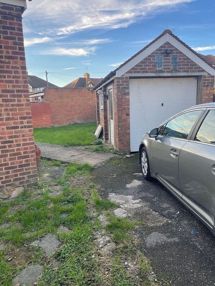 Perivale, Greenford 4 Bed SemiDetached House, Devon Close, UB6 To