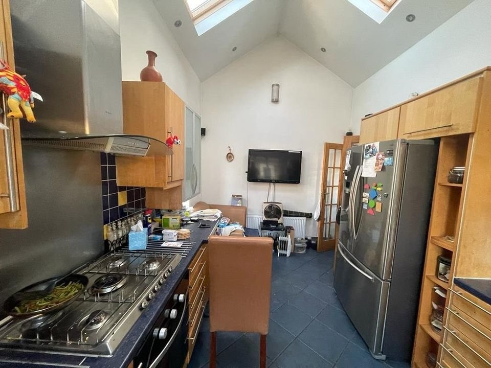 Perivale, Greenford 4 Bed SemiDetached House, Devon Close, UB6 To