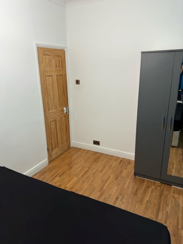 London Room in a Shared House, Denbigh Road, E6 To Rent Now for £