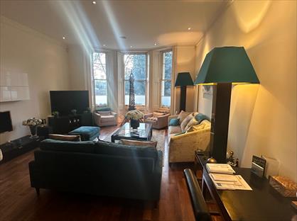 3 Bed Flat, St. Georges Square, SW1V