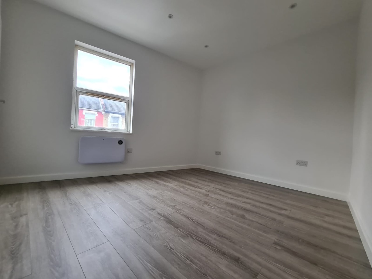 London Studio Flat, Clonmell Road, N17 To Rent Now for £950.00 p/m