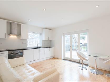 1 Bed Flat, Loftus Road, W12