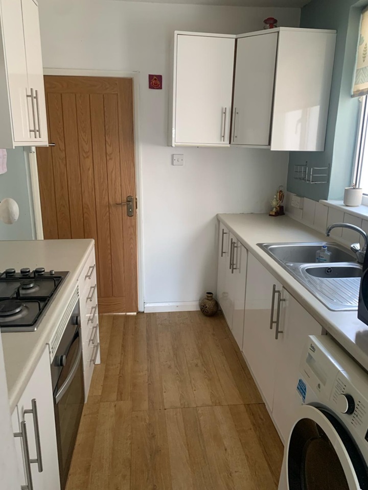 Surbiton Studio Flat, Anex 25 Oakdene House, KT5 To Rent Now for £