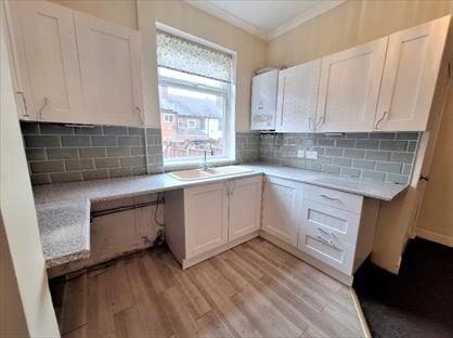 2 Bed Terraced House, Avenue Road, S63