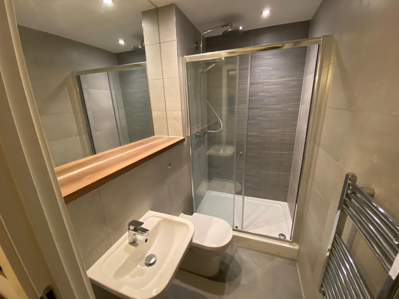 Salford 2 Bed Flat, Block B Wilburn Basin, M5 To Rent Now for £