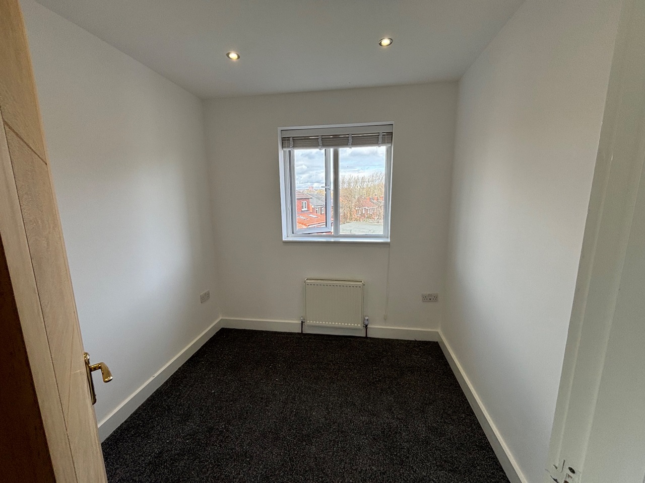 Leeds 3 Bed SemiDetached House, Whitehall Road, LS12 To Rent Now