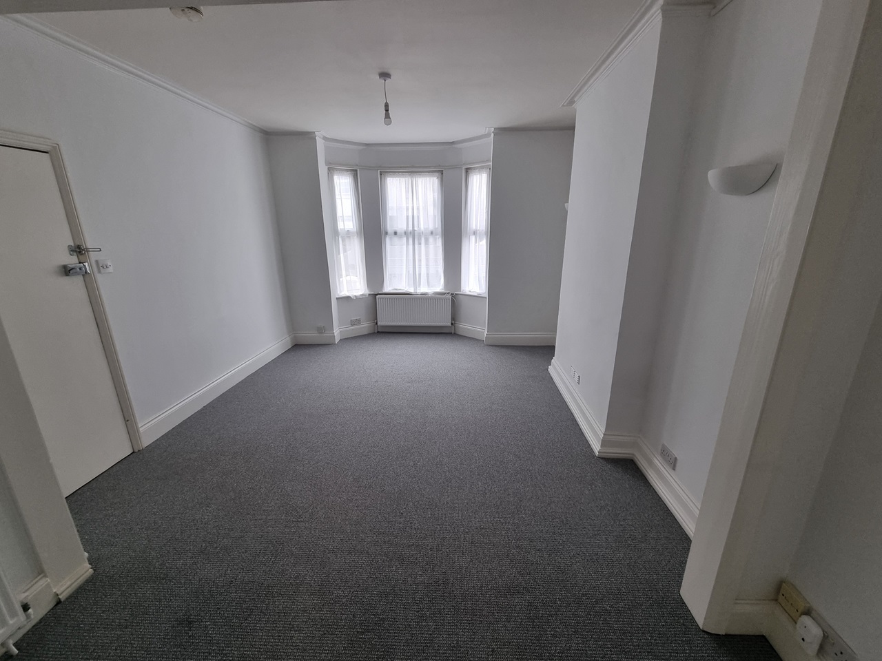 BexhillOnSea 1 Bed Flat, Cornwall Road, TN39 To Rent Now for £750