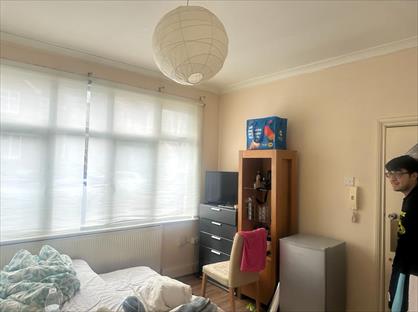 Studio Flat, Churston Gardens, N11