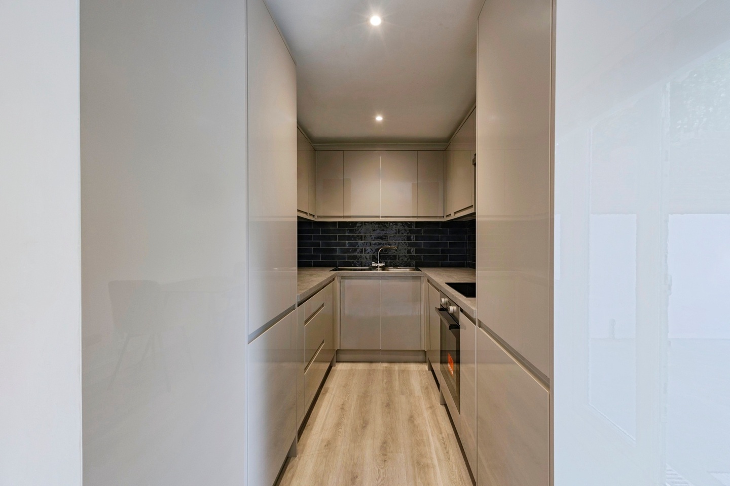 4 Bed Flat, Brondesbury Road, NW6, N1 7GU