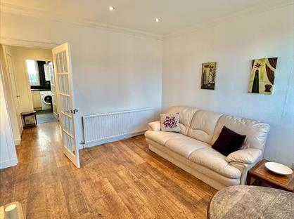 2 Bed Flat, Esslemont Avenue, AB25